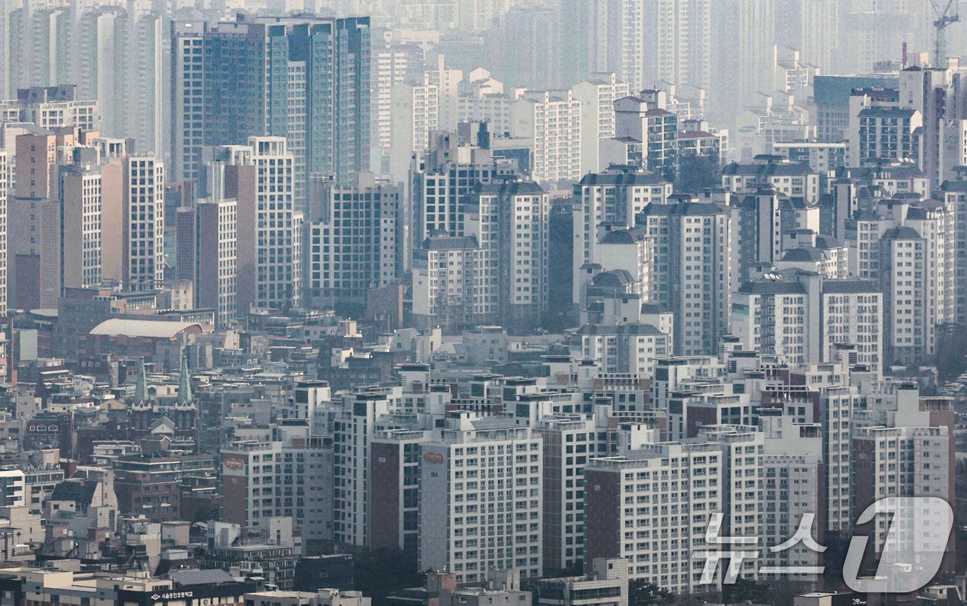 (서울=뉴스1) 최지환 기자 = 5일 한국부동산원이 발표한 '주간 아파트값 동향'에 따르면 서울 지역 주간 아파트값 상승폭이 한달 만에 둔화했다. 2월 첫째주(2월2일 기준) 서울 …