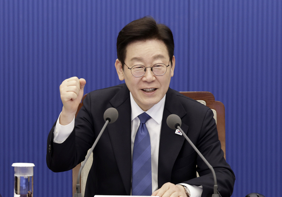 李대통령 "쑥스럽지만 해볼까요"…동계올림픽 선수단 '깜짝 응원'