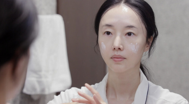 "19세때부터 해와" 이정현, 찻잔으로 얼굴 벅벅…무결점 동안 비결