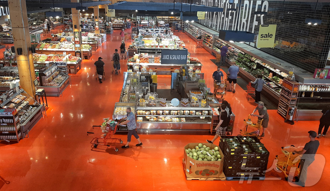 (오타와 로이터=뉴스1) 이창규 기자 = 캐나다 오타와의 한 슈퍼마켓. 기사내용과 무관. 2022.7.13./뉴스1ⓒ 로이터=뉴스1