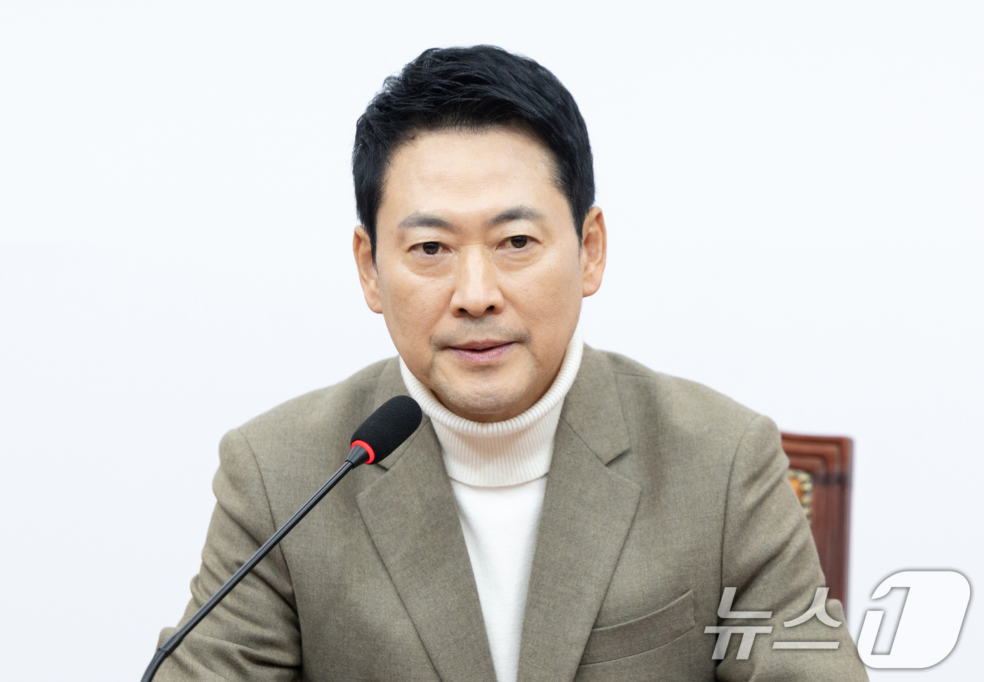 (서울=뉴스1) 이승배 기자 = 장동혁 국민의힘 대표가 5일 서울 여의도 국회에서 기자간담회를 열고 거취 표명 요구에 대한 입장을 밝히고 있다. 2026.2.5/뉴스1