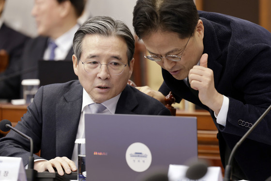 靑김용범 "재초환 폐지, 시장 자극 우려"…거래소 지주사 전환 언급도