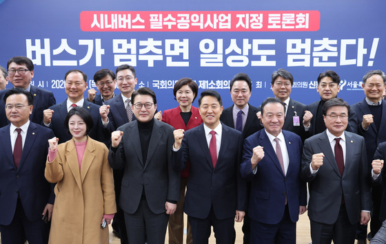 기념 촬영하는 오세훈·신동욱