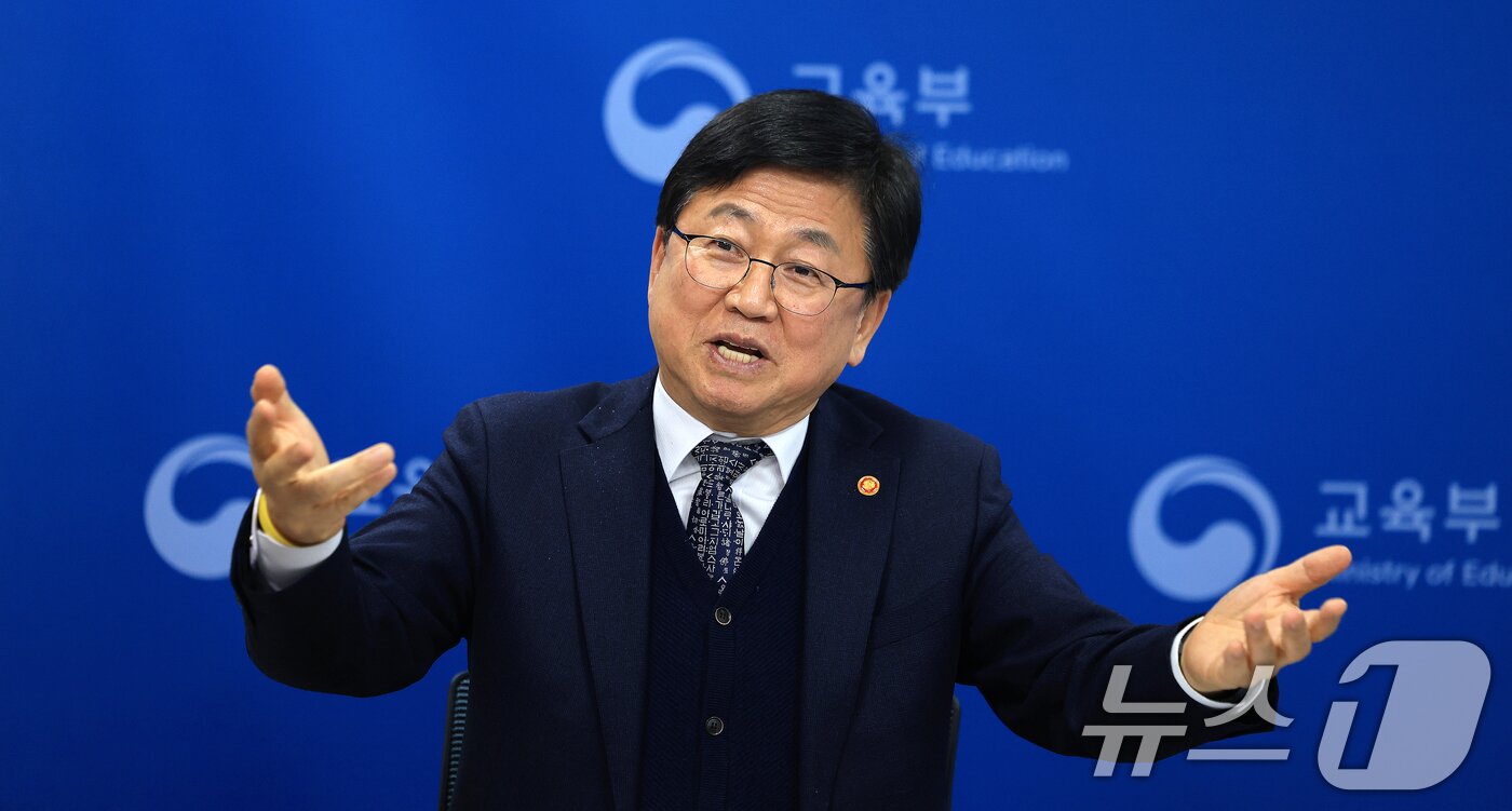 본문 이미지 - 최교진 교육부 장관은 입시 문제와 의대 쏠림을 난제라고 평가하면서도 창업이나 과학 분야에 인재들이 유입될 수 있는 기반을 마련해 나가는 게 현실적인 해법이라고 말했다.2026.2.5 / ⓒ 뉴스1 이호윤 기자