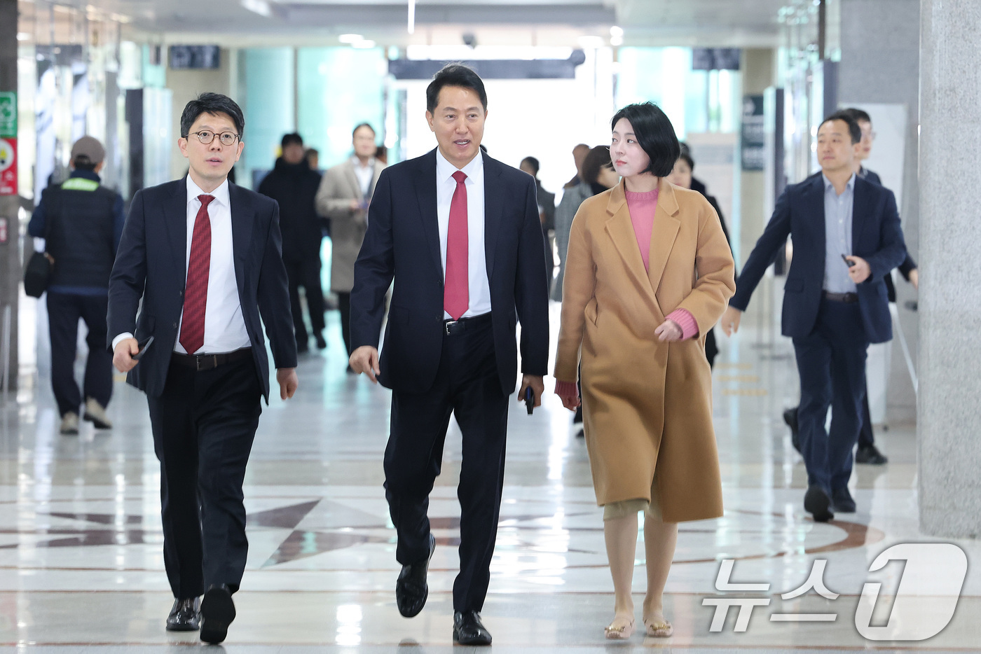 (서울=뉴스1) 신웅수 기자 = 오세훈 서울시장이 5일 서울 여의도 국회 의원회관에서 열린 시내버스 필수공익사업 지정 토론회에 참석하고 있다. 2026.2.5/뉴스1