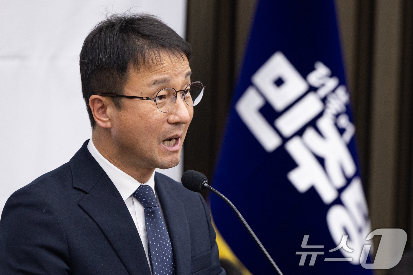 (서울=뉴스1) 유승관 기자 = 한병도 더불어민주당 원내대표가 5일 서울 여의도 국회에서 열린 정책의원총회에서 모두 발언을 하고 있다. 2026.2.5/뉴스1