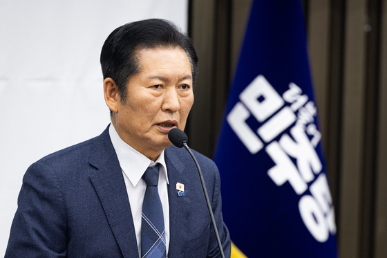 정청래 "당 총의 수렴할 것"…'재선·중진·3선' 연쇄 회동(종합)