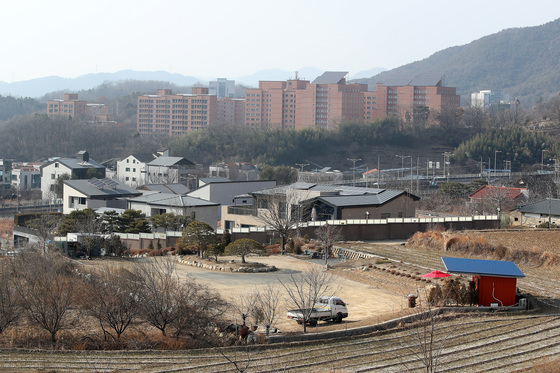 가압류 소식에도 발길 뜸한 박근혜 대구 사저