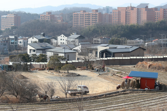 가압류 소식에도 발길 뜸한 박근혜 대구 사저
