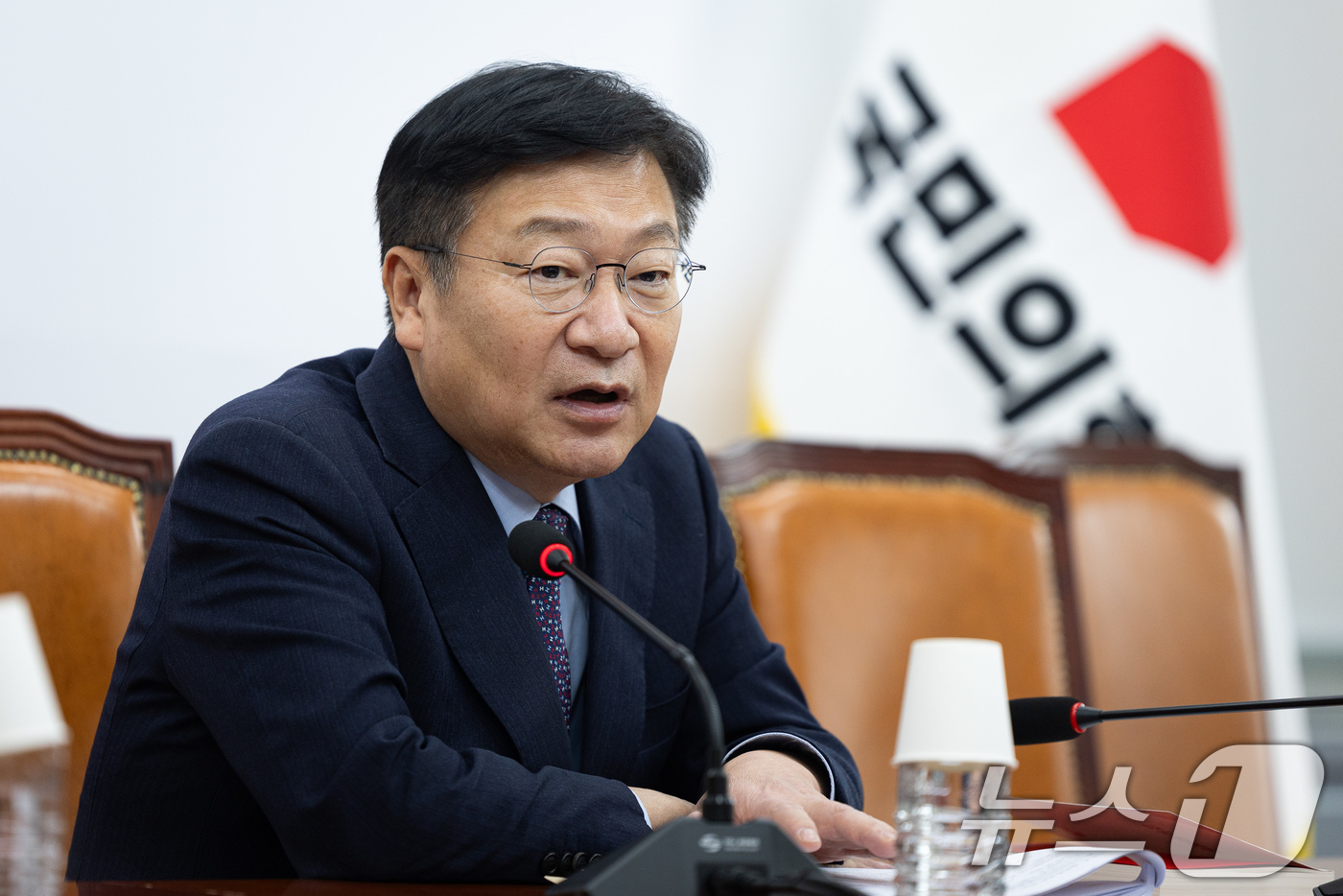 (서울=뉴스1) 유승관 기자 = 정점식 국민의힘 정강정책및당헌당규개정 특별위원회 위원장이 5일 서울 여의도 국회에서 열린 기자간담회에서 취재진 질문에 답하고 있다. 2026.2.5 …