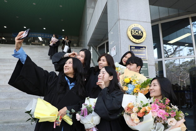 충북보건과학대 2025학년 전기 학위수여식…졸업생 733명 배출