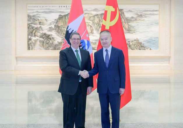 中대외연락부장, 美 위협받는 쿠바 장관 만나 "확고한 지지"