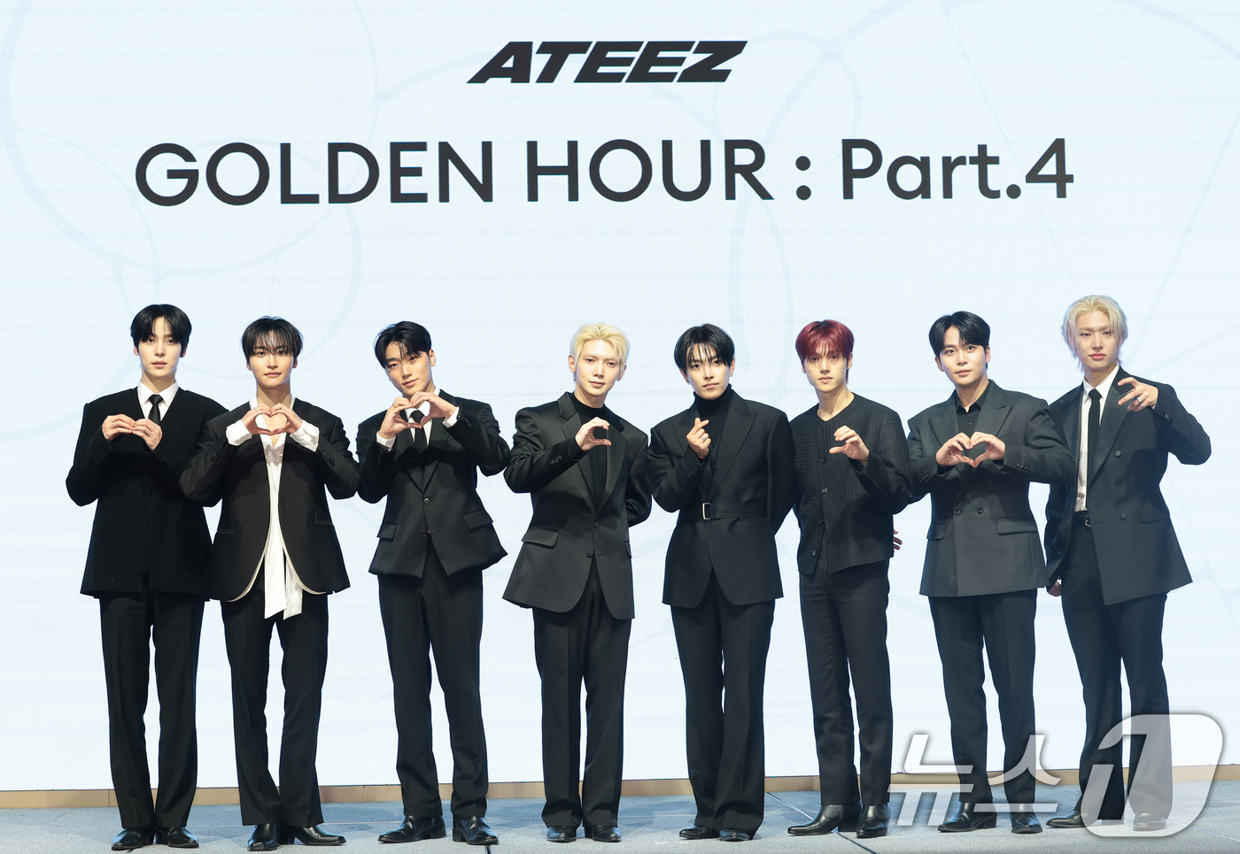 (서울=뉴스1) 권현진 기자 = 그룹 에이티즈(ATEEZ) 윤호(왼쪽부터)와 성화, 산, 여상, 홍중, 우영, 종호, 민기가 5일 서울 영등포구 페어몬트 앰배서더 호털에서 가진 미 …