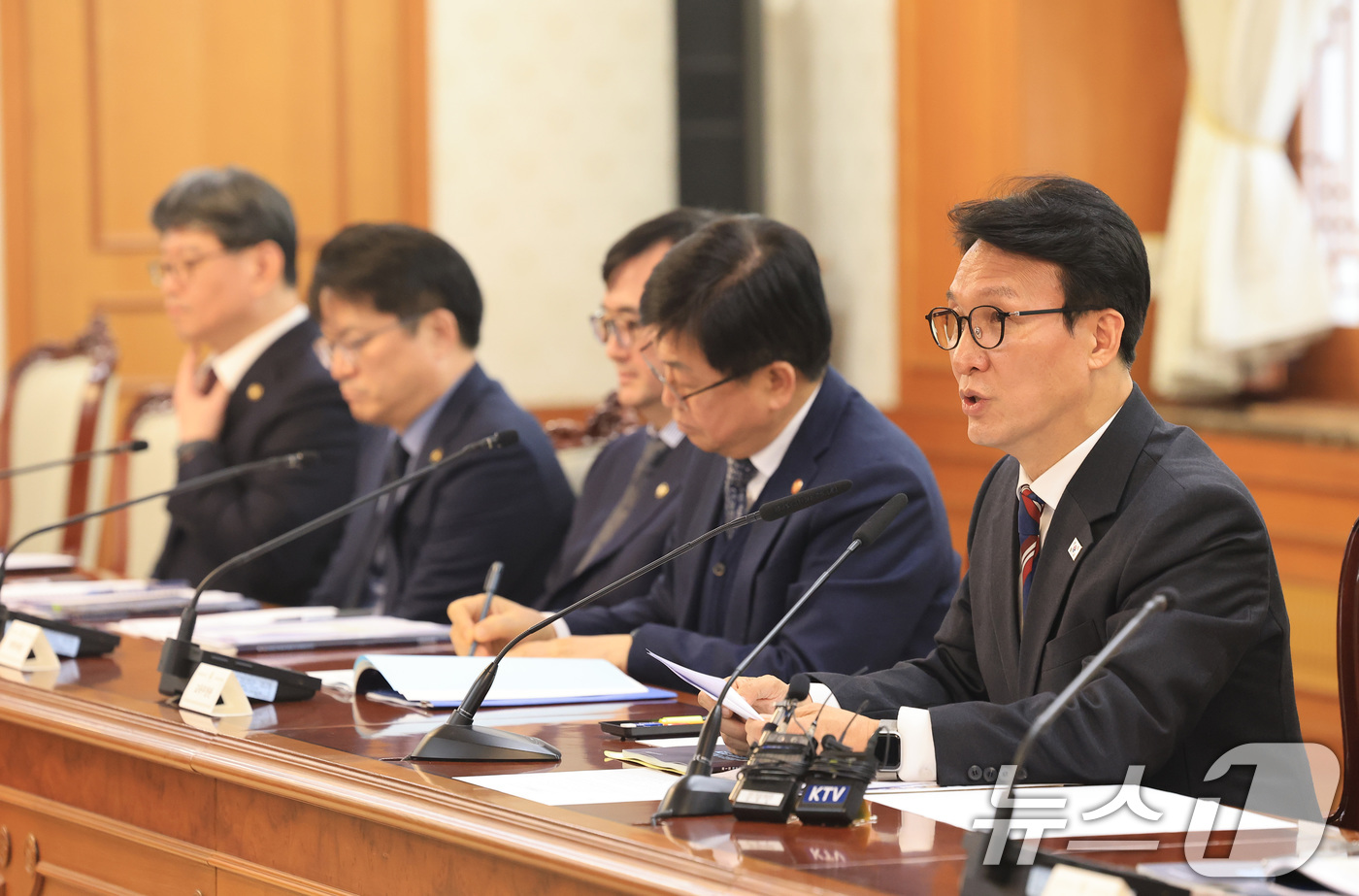 (서울=뉴스1) 임세영 기자 = 김민석 국무총리가 5일 서울 종로구 정부서울청사에서 열린 국토공간 대전환 범정부협의회의에서 모두발언을 하고 있다. 2026.2.5/뉴스1