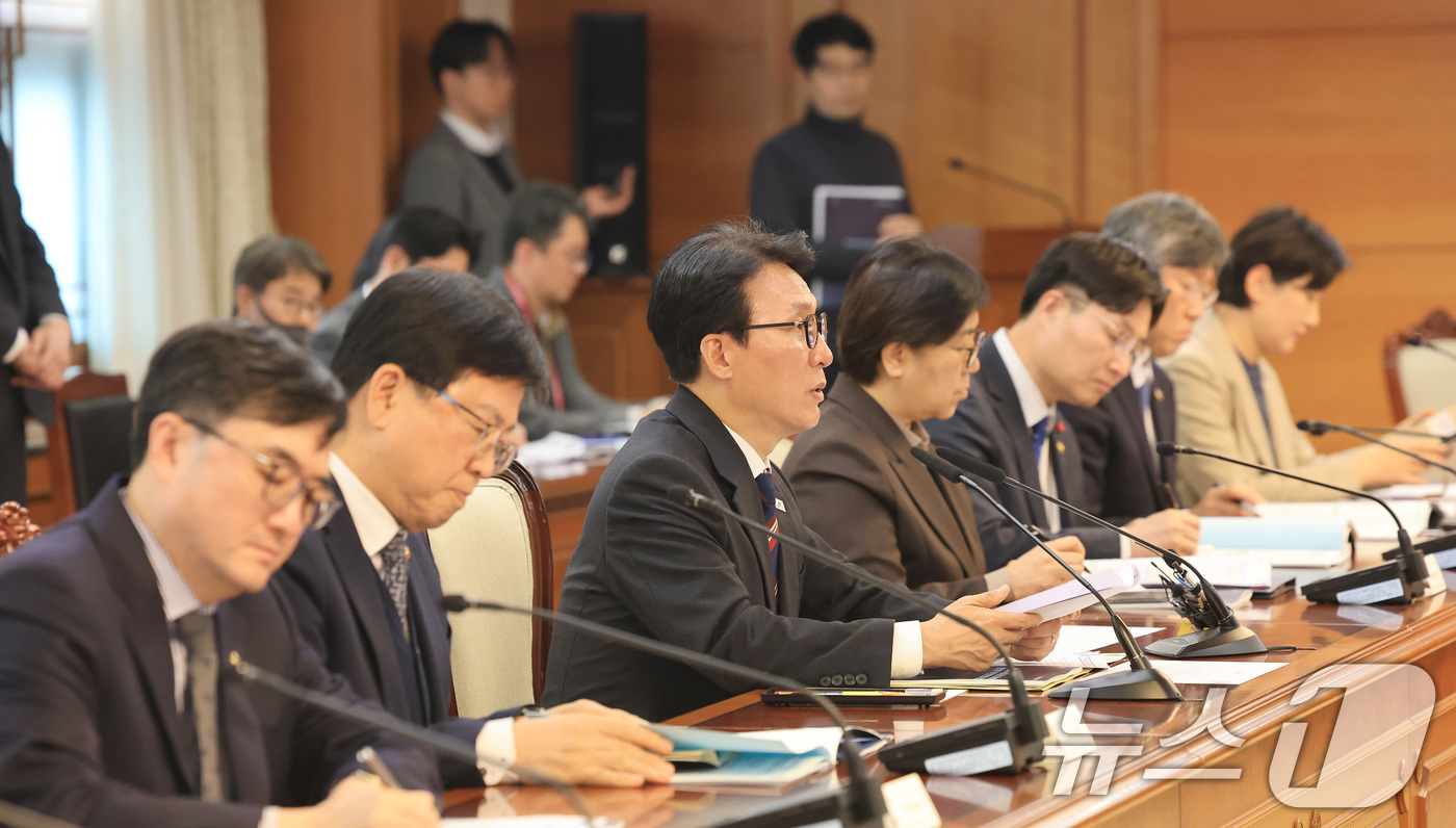 (서울=뉴스1) 임세영 기자 = 김민석 국무총리가 5일 서울 종로구 정부서울청사에서 열린 국토공간 대전환 범정부협의회의에서 모두발언을 하고 있다. 2026.2.5/뉴스1