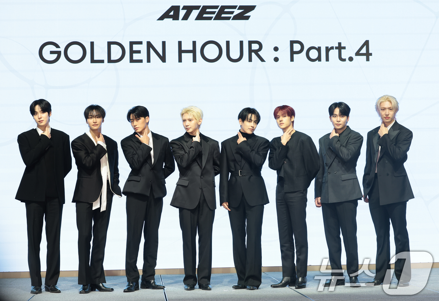 (서울=뉴스1) 권현진 기자 = 그룹 에이티즈(ATEEZ) 윤호(왼쪽부터)와 성화, 산, 여상, 홍중, 우영, 종호, 민기가 5일 서울 영등포구 페어몬트 앰배서더 호털에서 가진 미 …