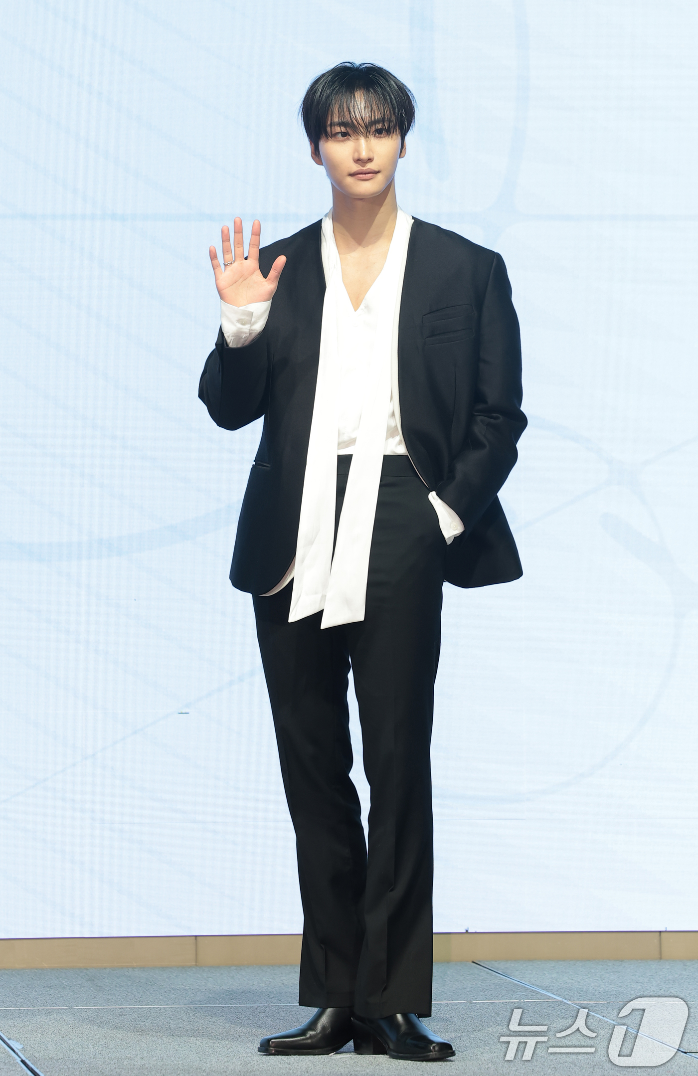 (서울=뉴스1) 권현진 기자 = 그룹 에이티즈(ATEEZ) 성화가 5일 서울 영등포구 페어몬트 앰배서더 호털에서 가진 미니 13집 '골든 아워 : 파트 4 (GOLDEN HOUR …