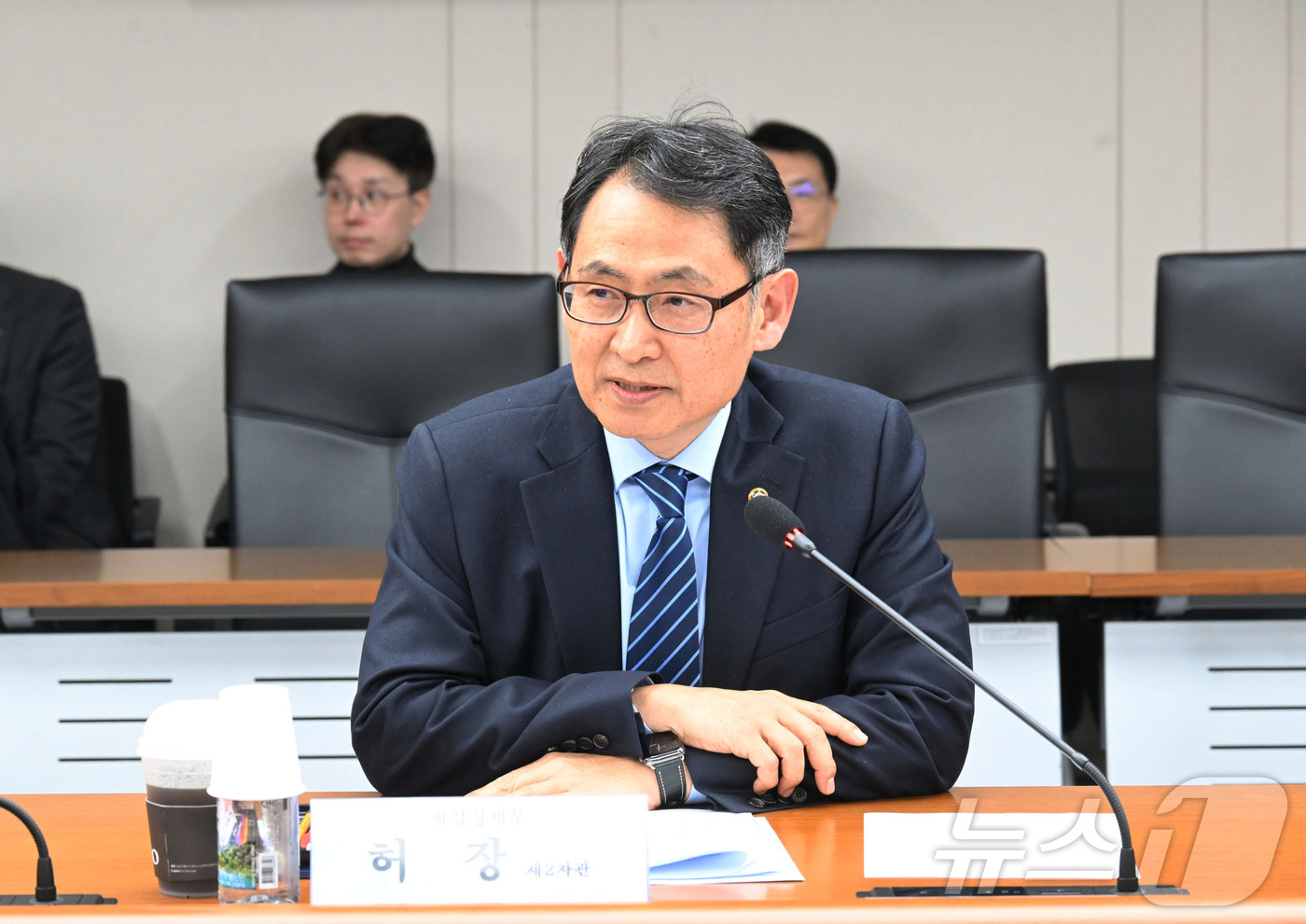 (서울=뉴스1) = 허장 재정경제부 2차관이 5일 오후 정부세종청사 중앙동에서 열린 공공기관 해외현지 '원스톱 지원체계(K-마루)' 구축에 관한 관계기관 협약식에서 인사말을 하고 …
