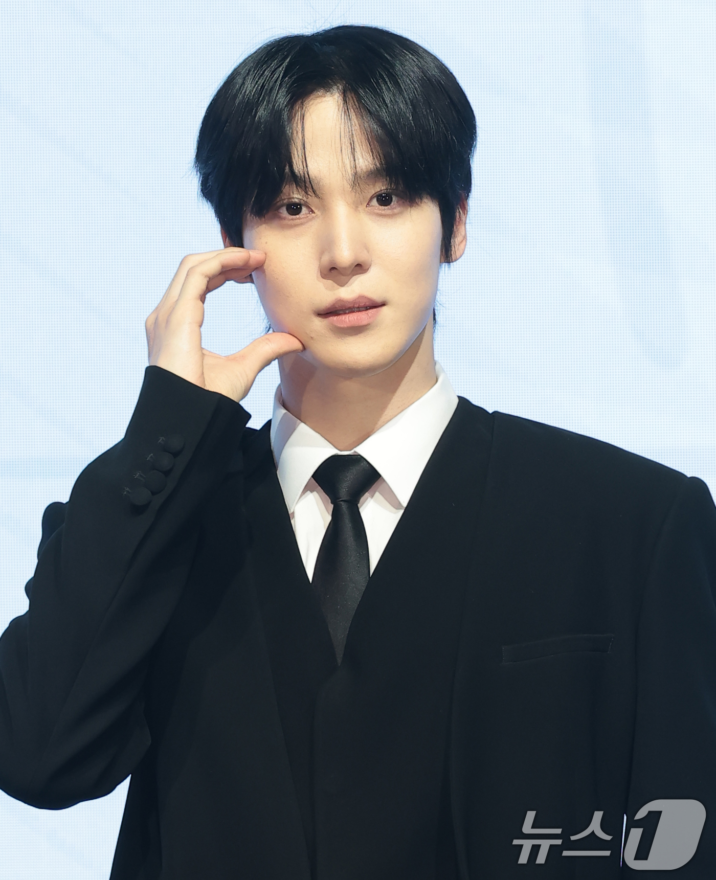 (서울=뉴스1) 권현진 기자 = 그룹 에이티즈(ATEEZ) 윤호가 5일 서울 영등포구 페어몬트 앰배서더 호털에서 가진 미니 13집 '골든 아워 : 파트 4 (GOLDEN HOUR …