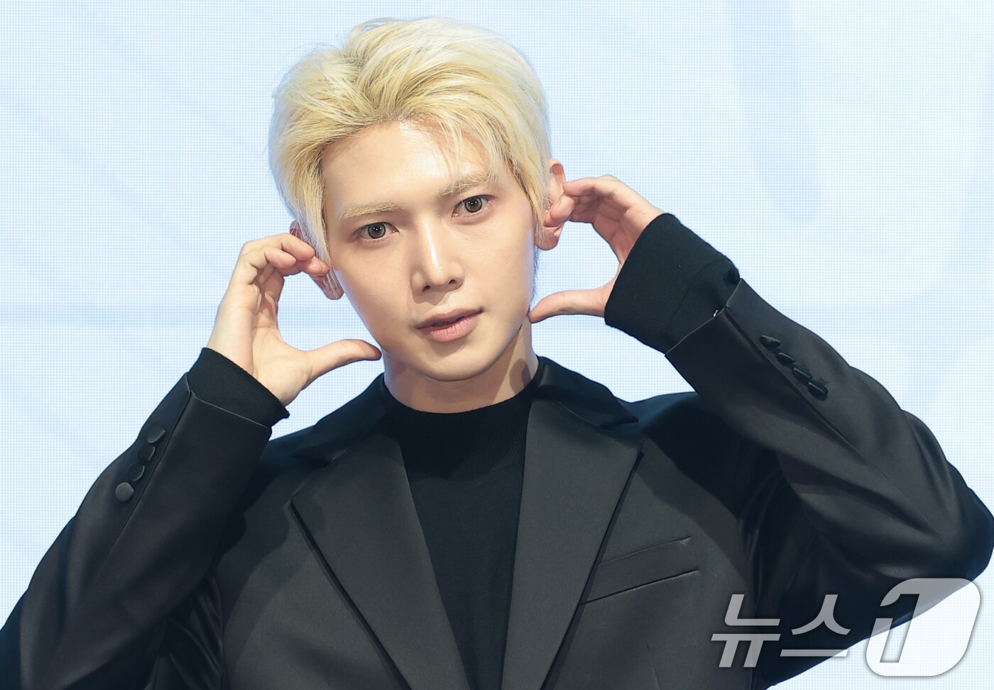 본문 이미지 - 그룹 에이티즈(ATEEZ) 여상이 5일 서울 영등포구 페어몬트 앰배서더 호털에서 가진 미니 13집 '골든 아워 : 파트 4 (GOLDEN HOUR : Part.4)' 발매 기념 기자간담회에 참석해 포즈를 취하고 있다. 2026.2.5/뉴스1 ⓒ News1 권현진 기자