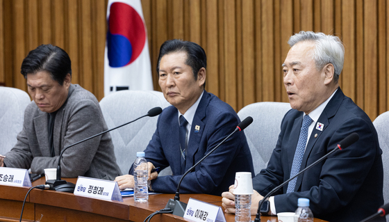 모두발언하는 이재강 더민초 대표