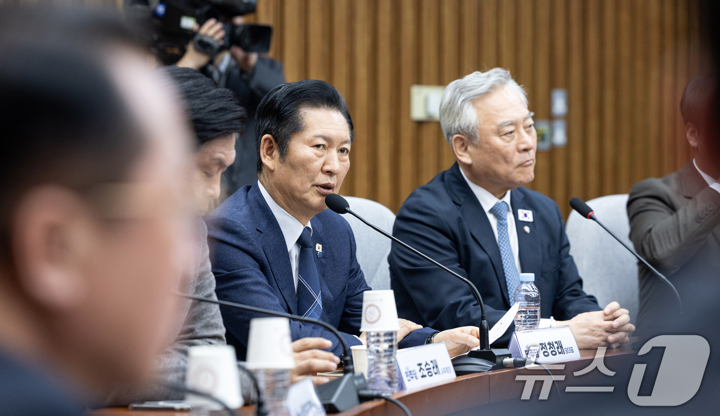 (서울=뉴스1) 이승배 기자 = 정청래 더불어민주당 대표가 5일 서울 여의도 국회에서 열린 조국혁신당과의 합당 관련 초선의원 간담회에서 모두발언하고 있다. 2026.2.5/뉴스1