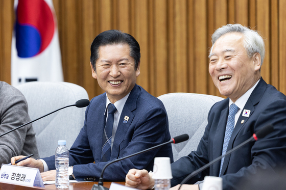 초선 의원들과 합당 논의하는 정청래 대표