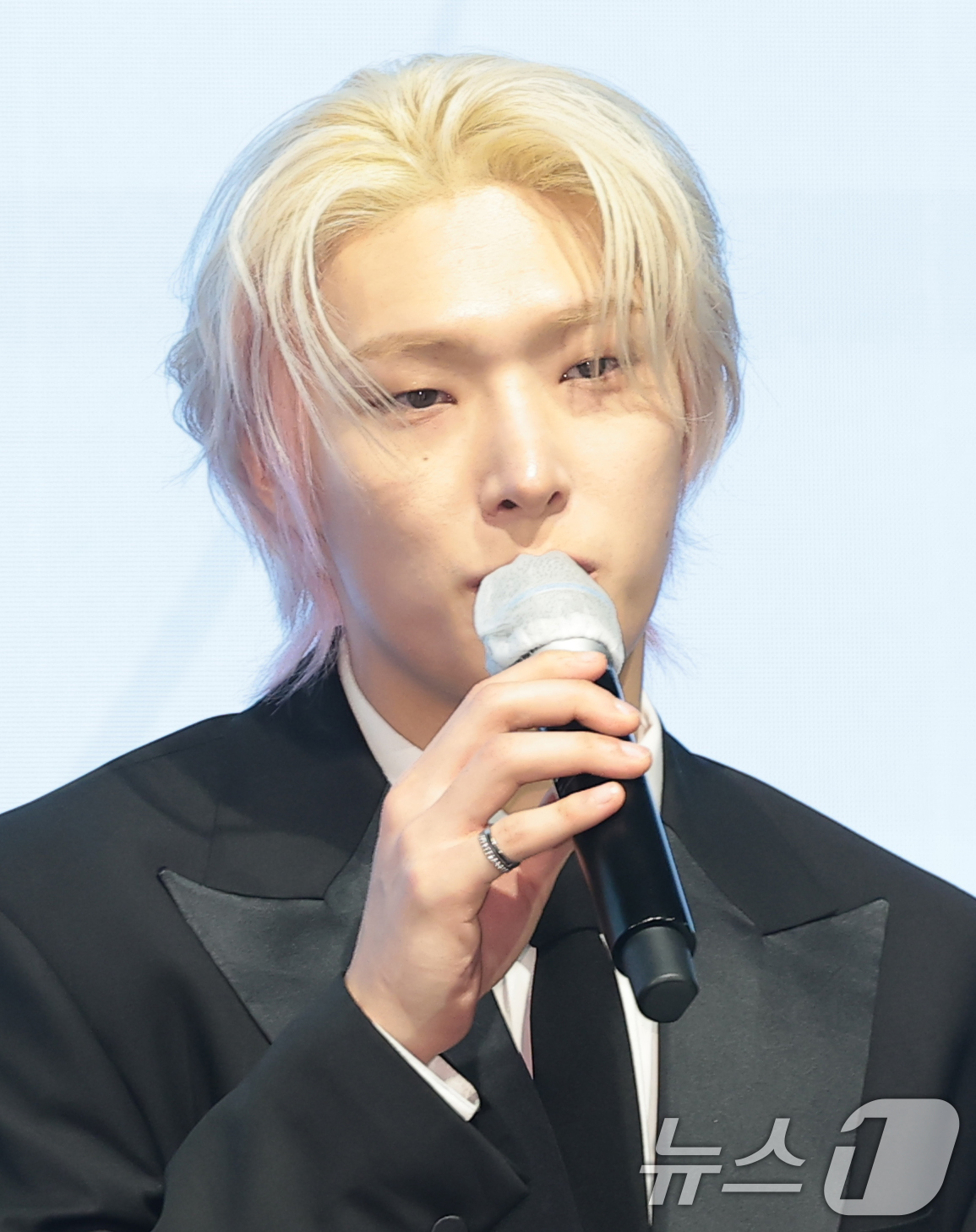 (서울=뉴스1) 권현진 기자 = 그룹 에이티즈(ATEEZ) 민기가 5일 서울 영등포구 페어몬트 앰배서더 호털에서 가진 미니 13집 '골든 아워 : 파트 4 (GOLDEN HOUR …