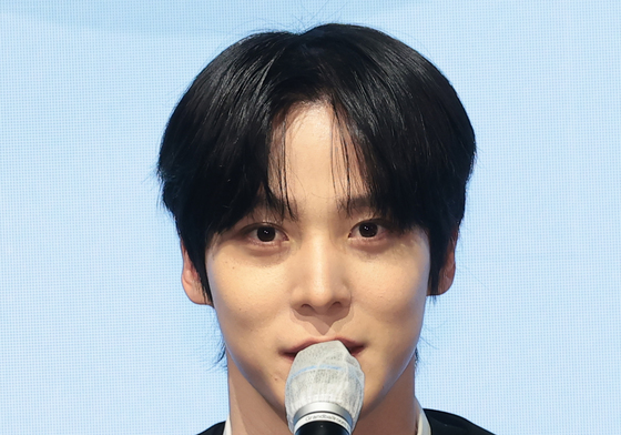 인사말 하는 에이티즈 윤호