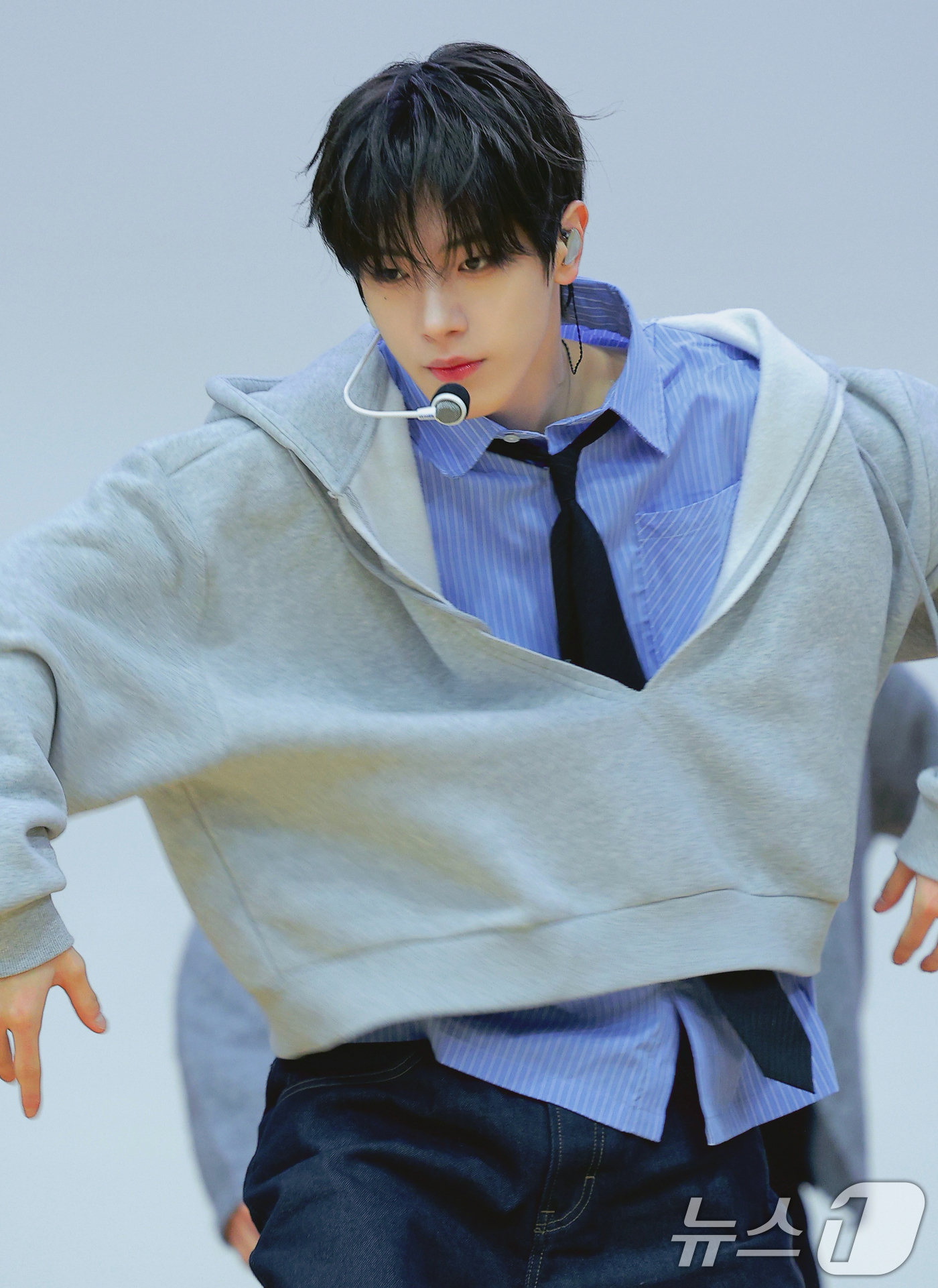 (서울=뉴스1) 권현진 기자 = 그룹 클로즈 유어 아이즈(CLOSE YOUR EYES) 승호가 5일 전주솔내고등학교에서 진행된 웹예능 ‘오늘 우리 학교는‘에 출연해 멋진 공연을 선 …