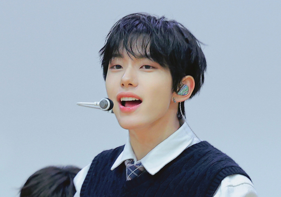 클로즈 유어 아이즈 경배, 안구정화 무대