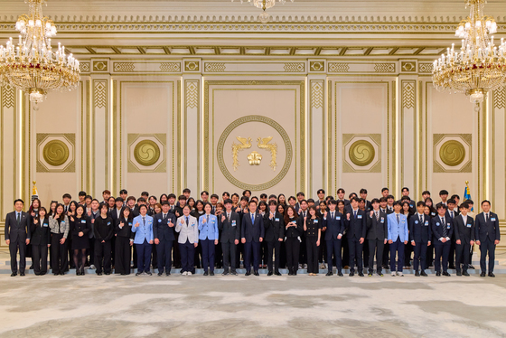 이재명 대통령 '미래 과학자들과 함께'