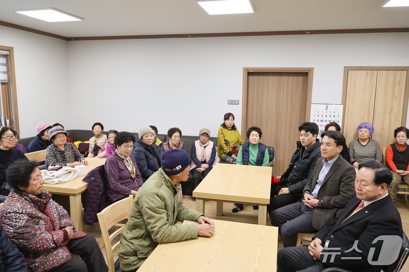 본문 이미지 - 한파쉼터 점검하는 김진태 강원도지사.(강원도 제공. 재판매 및 DB금지)/뉴스1