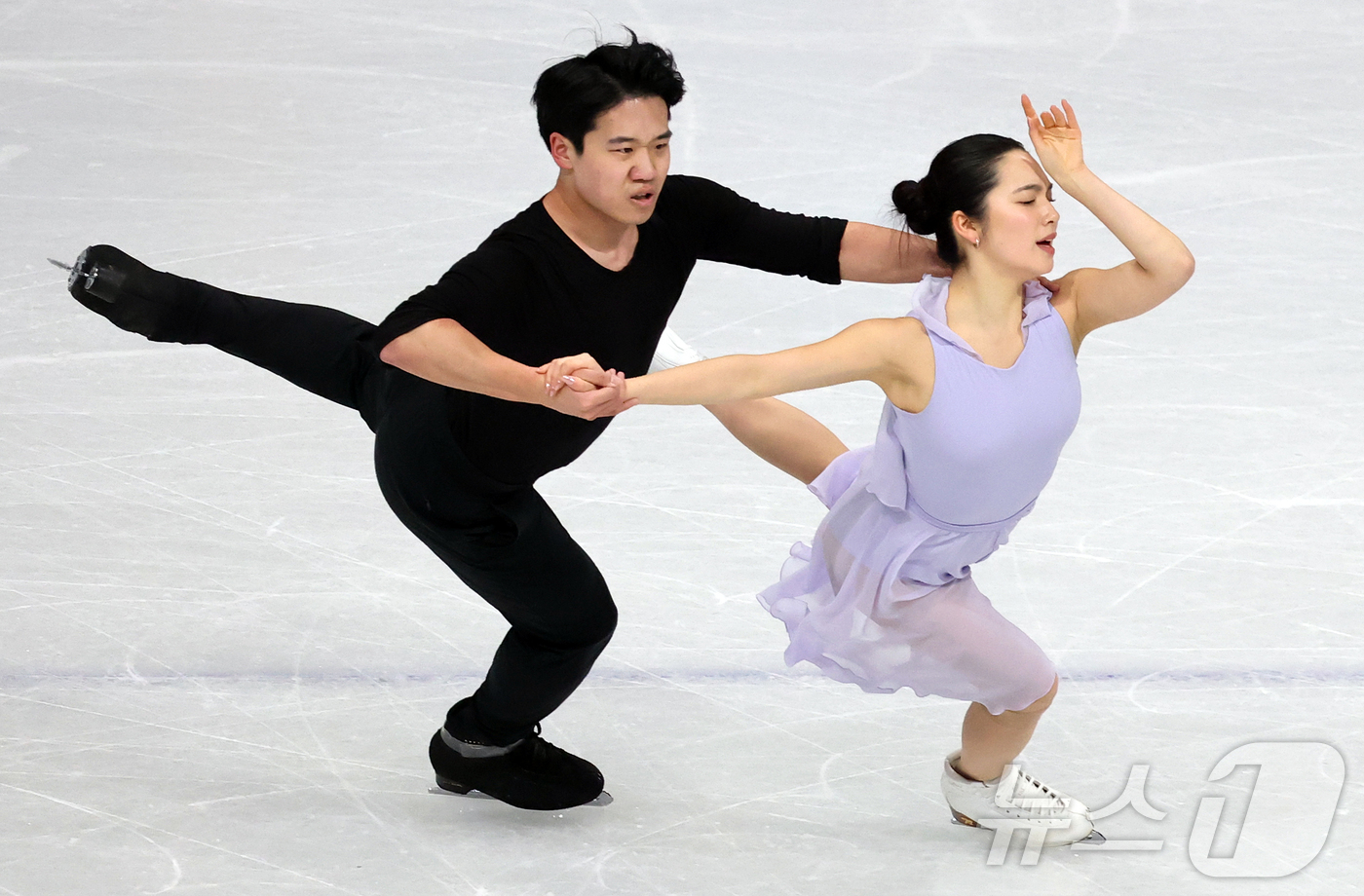 (밀라노=뉴스1) 김진환 기자 = 피겨 아이스댄스 임해나와 권예가 2026 밀라노·코르티나담페초 동계올림픽 개막을 하루 앞둔 5일(현지시간) 이탈리아 밀라노 아이스 스케이팅 아레나 …