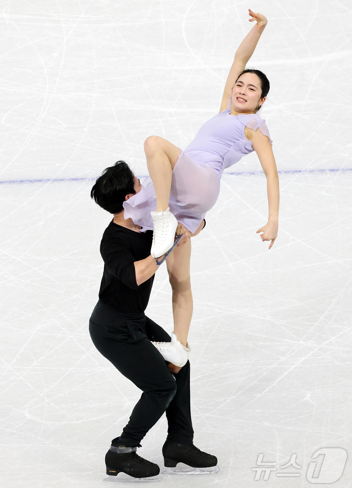 (밀라노=뉴스1) 김진환 기자 = 피겨 아이스댄스 임해나와 권예가 2026 밀라노·코르티나담페초 동계올림픽 개막을 하루 앞둔 5일(현지시간) 이탈리아 밀라노 아이스 스케이팅 아레나 …