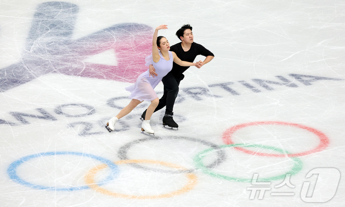 (밀라노=뉴스1) 김진환 기자 = 피겨 아이스댄스 임해나와 권예가 2026 밀라노·코르티나담페초 동계올림픽 개막을 하루 앞둔 5일(현지시간) 이탈리아 밀라노 아이스 스케이팅 아레나 …