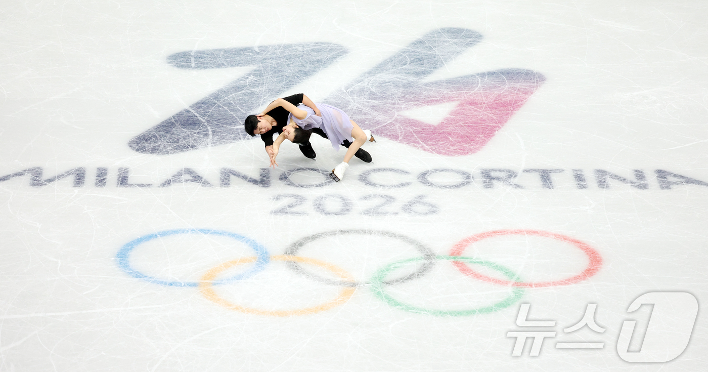 (밀라노=뉴스1) 김진환 기자 = 피겨 아이스댄스 임해나와 권예가 2026 밀라노·코르티나담페초 동계올림픽 개막을 하루 앞둔 5일(현지시간) 이탈리아 밀라노 아이스 스케이팅 아레나 …