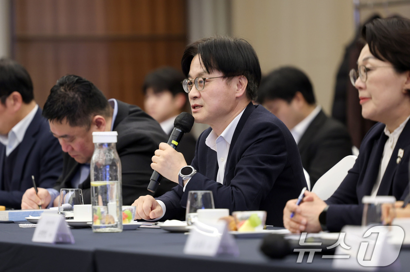 (서울=뉴스1) = 김정관 산업통상부 장관이 5일 오후 대구광역시 동구 메리어트호텔에서 열린 대구 지역 M.AX 간담회에서 인사말을 하고 있다. (산업통상부 제공. 재판매 및 DB …