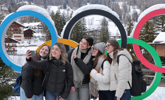 올림픽 분위기 즐기는 관광객들