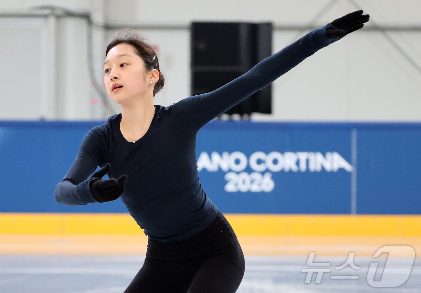 본문 이미지 - 피겨 신지아가 2026 밀라노·코르티나담페초 동계올림픽 개막을 하루 앞둔 5일(현지시간) 이탈리아 밀라노 아이스 스케이팅 아레나에서 훈련하고 있다. 2026.2.5/뉴스1 ⓒ News1 김진환 기자