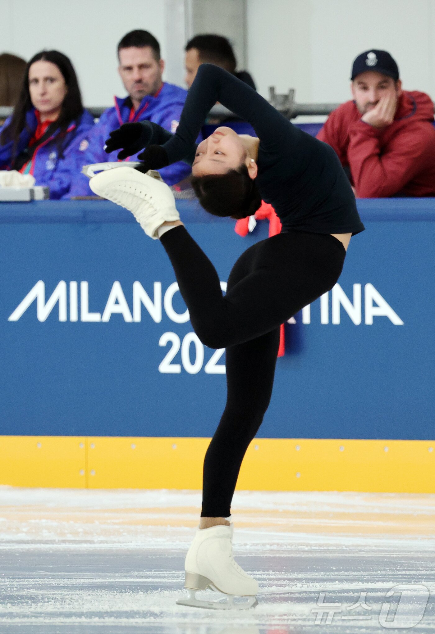 본문 이미지 - 피겨 신지아가 2026 밀라노·코르티나담페초 동계올림픽 개막을 하루 앞둔 5일(현지시간) 이탈리아 밀라노 아이스 스케이팅 아레나에서 훈련하고 있다. 2026.2.5/뉴스1 ⓒ News1 김진환 기자