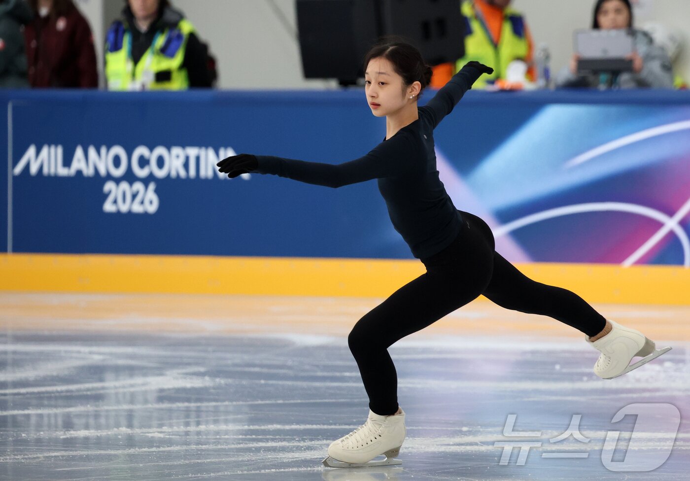 본문 이미지 - 피겨 신지아가 2026 밀라노·코르티나담페초 동계올림픽 개막을 하루 앞둔 5일(현지시간) 이탈리아 밀라노 아이스 스케이팅 아레나에서 훈련하고 있다. 2026.2.5/뉴스1 ⓒ News1 김진환 기자