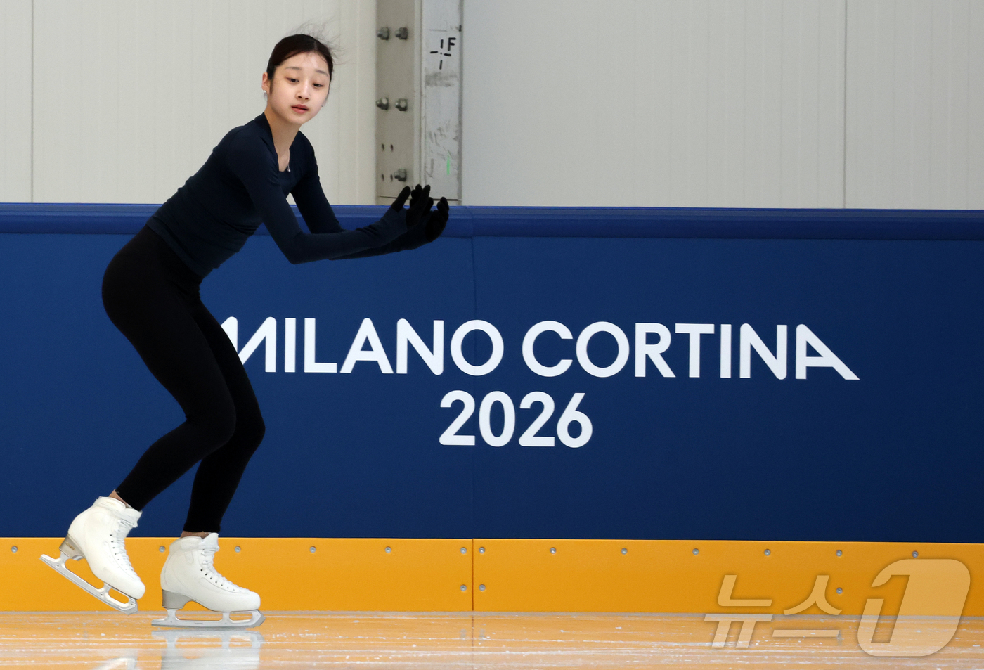 (밀라노=뉴스1) 김진환 기자 = 피겨 신지아가 2026 밀라노·코르티나담페초 동계올림픽 개막을 하루 앞둔 5일(현지시간) 이탈리아 밀라노 아이스 스케이팅 아레나에서 훈련하고 있다 …