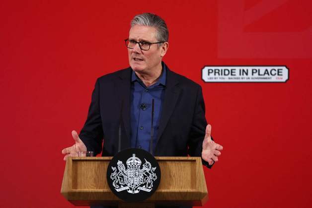 英 총리, '엡스타인 친분' 前 주미대사 임명에 사과…여야 사퇴 요구는 거부