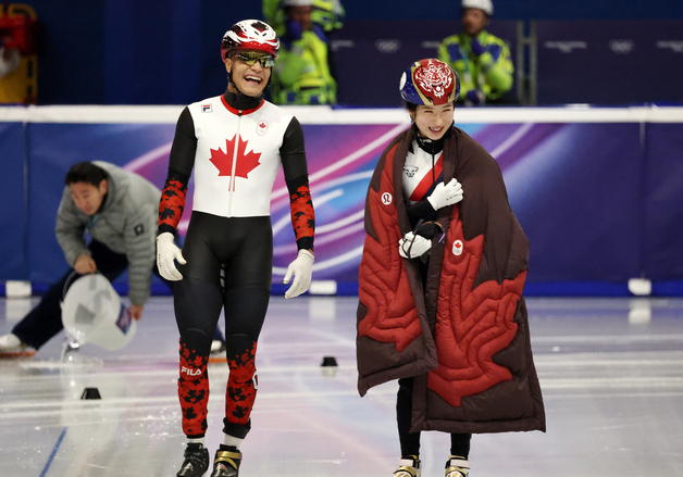 김길리, 캐나다 선수의 구스이불 선물에 미소 활짝