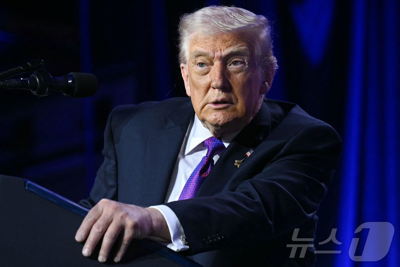 (워싱턴DC AFP=뉴스1) 류정민 특파원 = 도널드 트럼프 미국 대통령이 5일(현지시간) 워싱턴DC 힐튼호텔에서 열린 국가조찬기도회에서 연설하고 있다. 2026.02.05.ⓒ A …