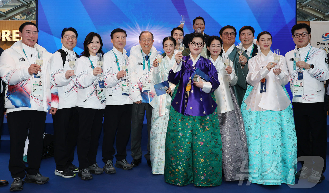 (밀라노=뉴스1) 김진환 기자 = 5일(현지시간) 이탈리아 밀라노 빌라 네키 캄필리오(Villa Necchi Campiglio)에서 열린 코리아하우스 개관식에서 최휘영 문화체육관광 …