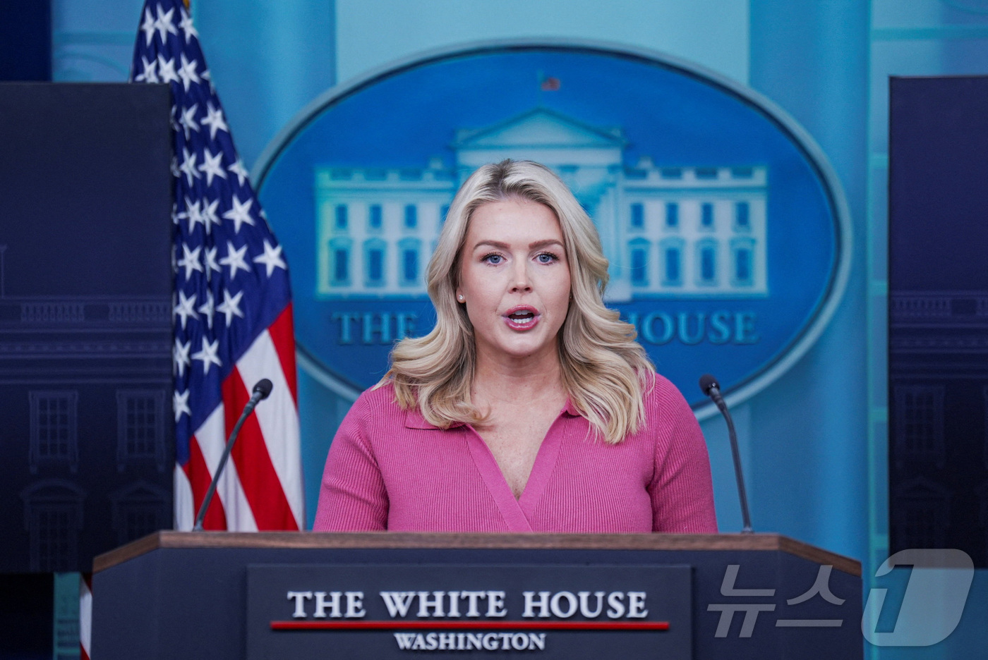 (워싱턴DC 로이터=뉴스1) 류정민 특파원 = 캐롤라인 레빗 미국 백악관 대변인이 5일(현지시간) 정례 브리핑을 진행하고 있다. 2026.02.05.ⓒ 로이터=뉴스1