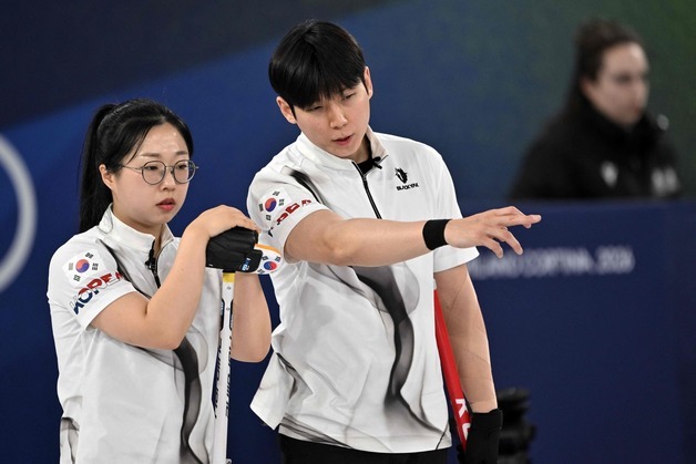 컬링 김선영-정영석, 스위스 부부에 5-8 석패…예선 3연패[올림픽]