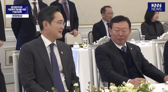 대통령 자리 앉을뻔한 정의선…"야망 있으시네", 정면의 이재용도 '폭소'[영상]